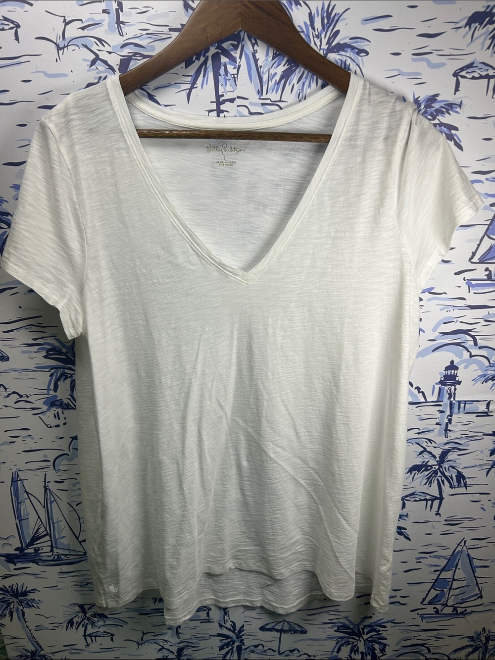 Lilly Pulitzer White V-Neck Short Sleeve Tee